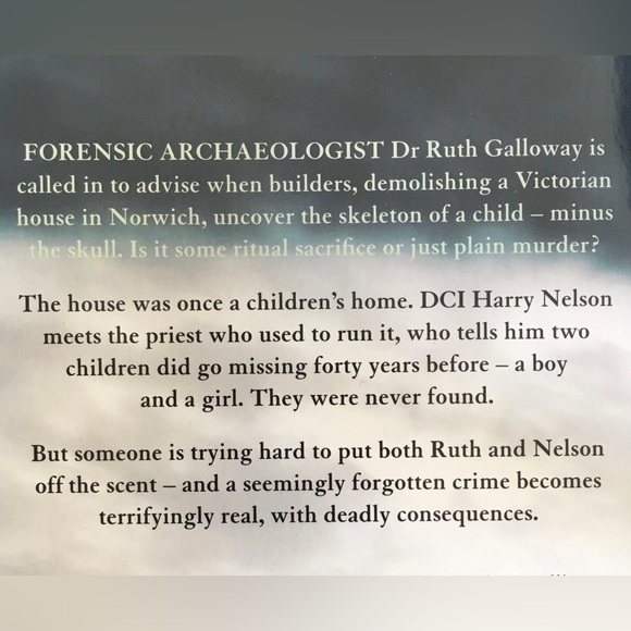 The Janus Stone - by Elly Griffiths - Paperback - Picture 4 of 9